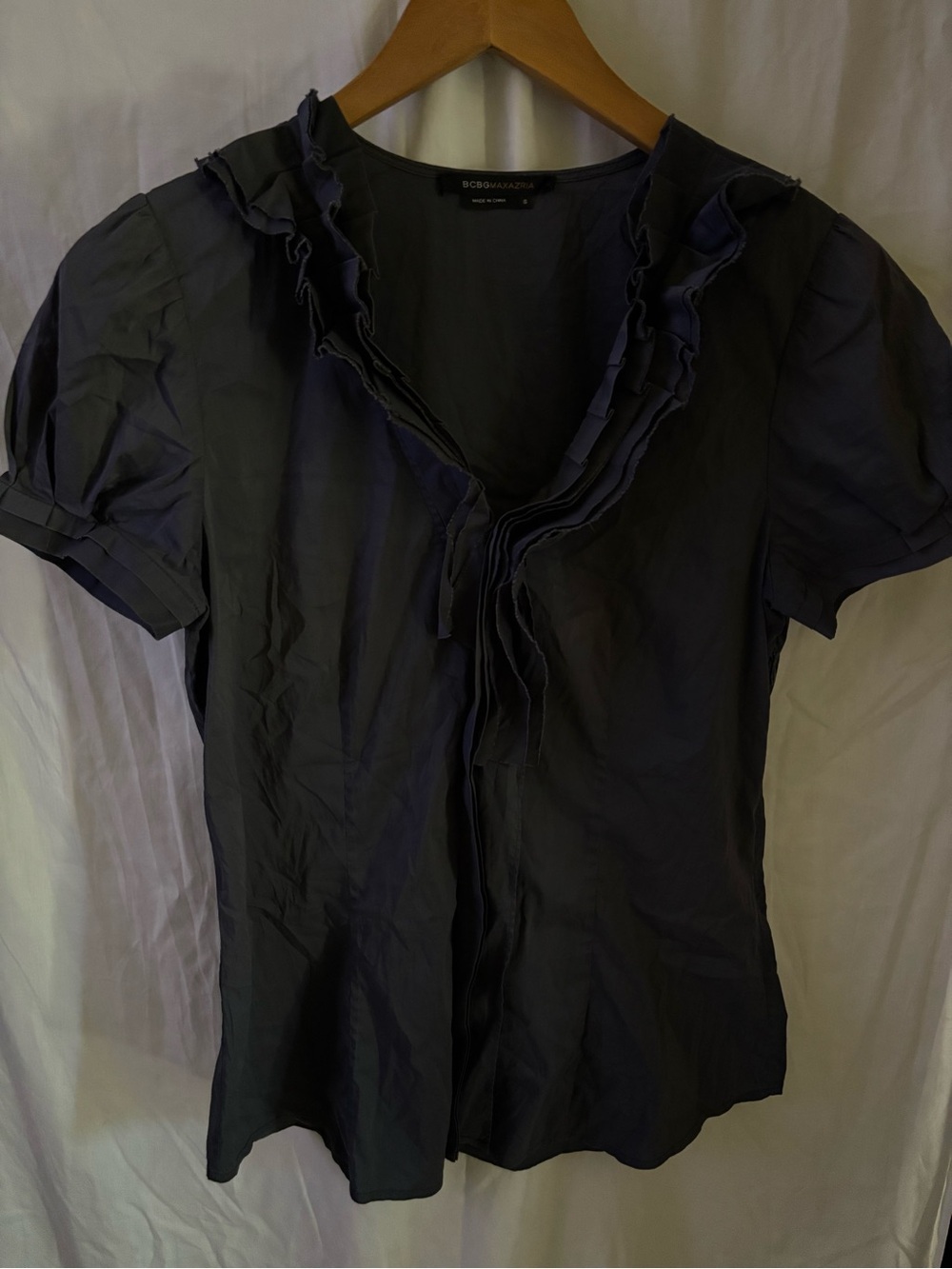 BCBGMaxAzria Dark Navy Ruffled V-Neck Short Sleeve Blouse